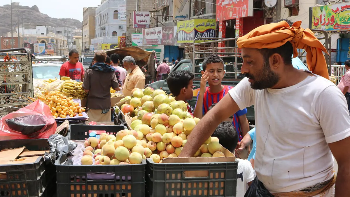 غرفة تجارة عدن تحذر من نقص حاد في مخزون الغذاء