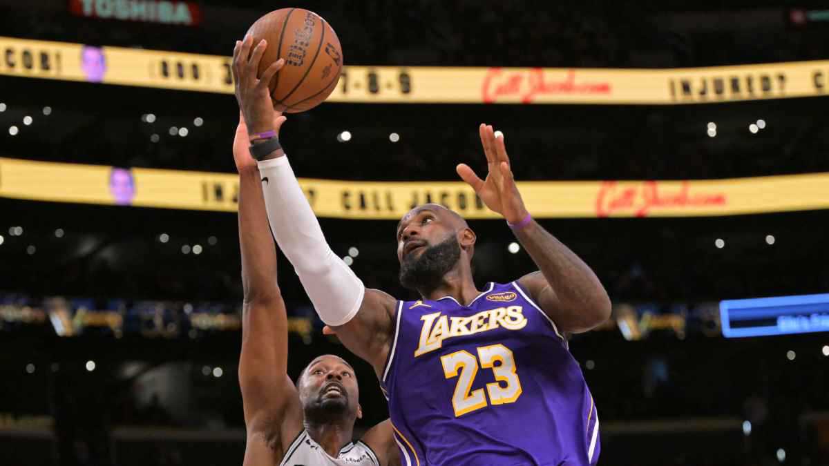 سبيرز يهزم ليكرز ويضرب موعدا مع ثاندر في قبل نهائي الغرب بكأس NBA