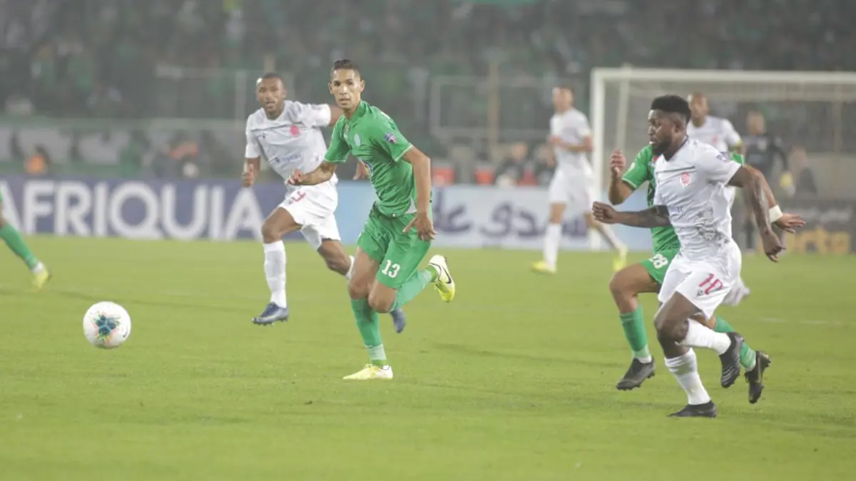 حميد أحداد يقود الرجاء إلى فوز درامي على الوداد في ديربي الدار البيضاء بالدوري المغربي (فيديو)