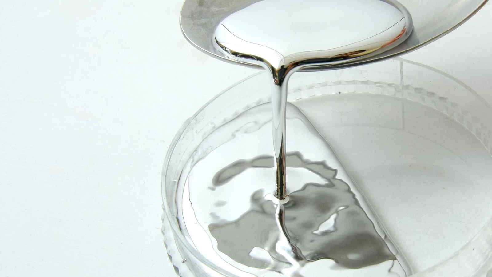 تاجر زئبق يفاجئ الشرطة بكمية بضاعته الممنوعة في العراق