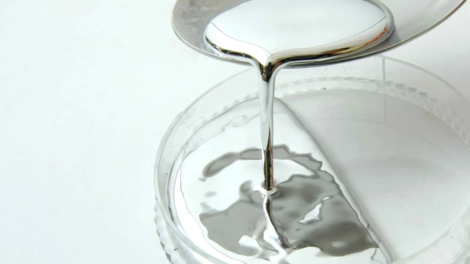 تاجر زئبق يفاجئ الشرطة بكمية بضاعته الممنوعة في العراق