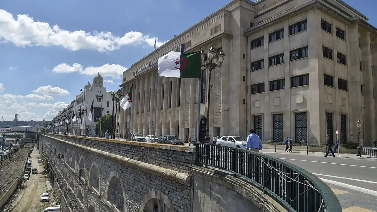 الجزائر.. قضايا فساد تهدد عشرات النواب بفقدان مقاعدهم