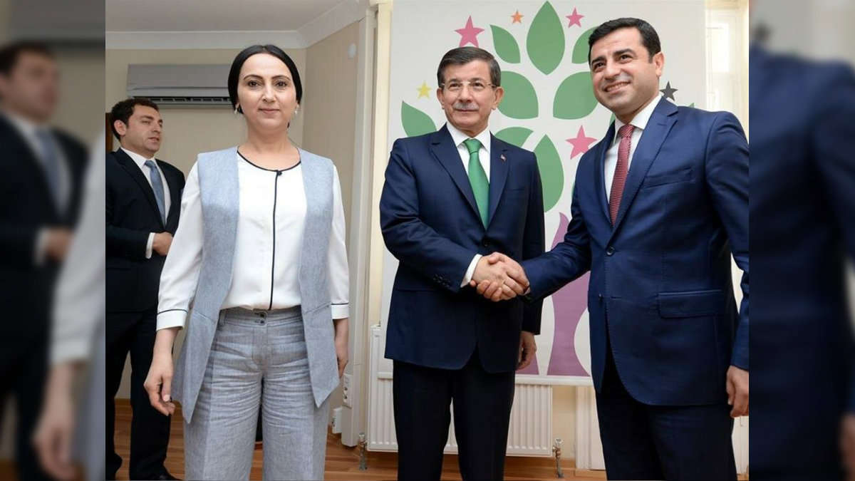 داوود أوغلو يلغي اجتماعاً مع حزب مؤيد للأكراد