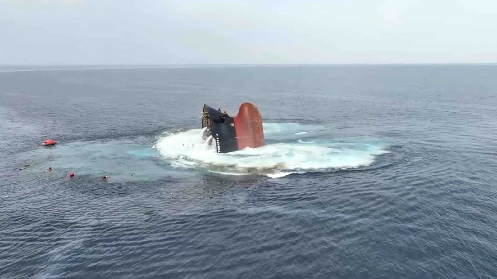 الكشف عن مصير روسي من طاقم سفينة أغرقها الحوثيون