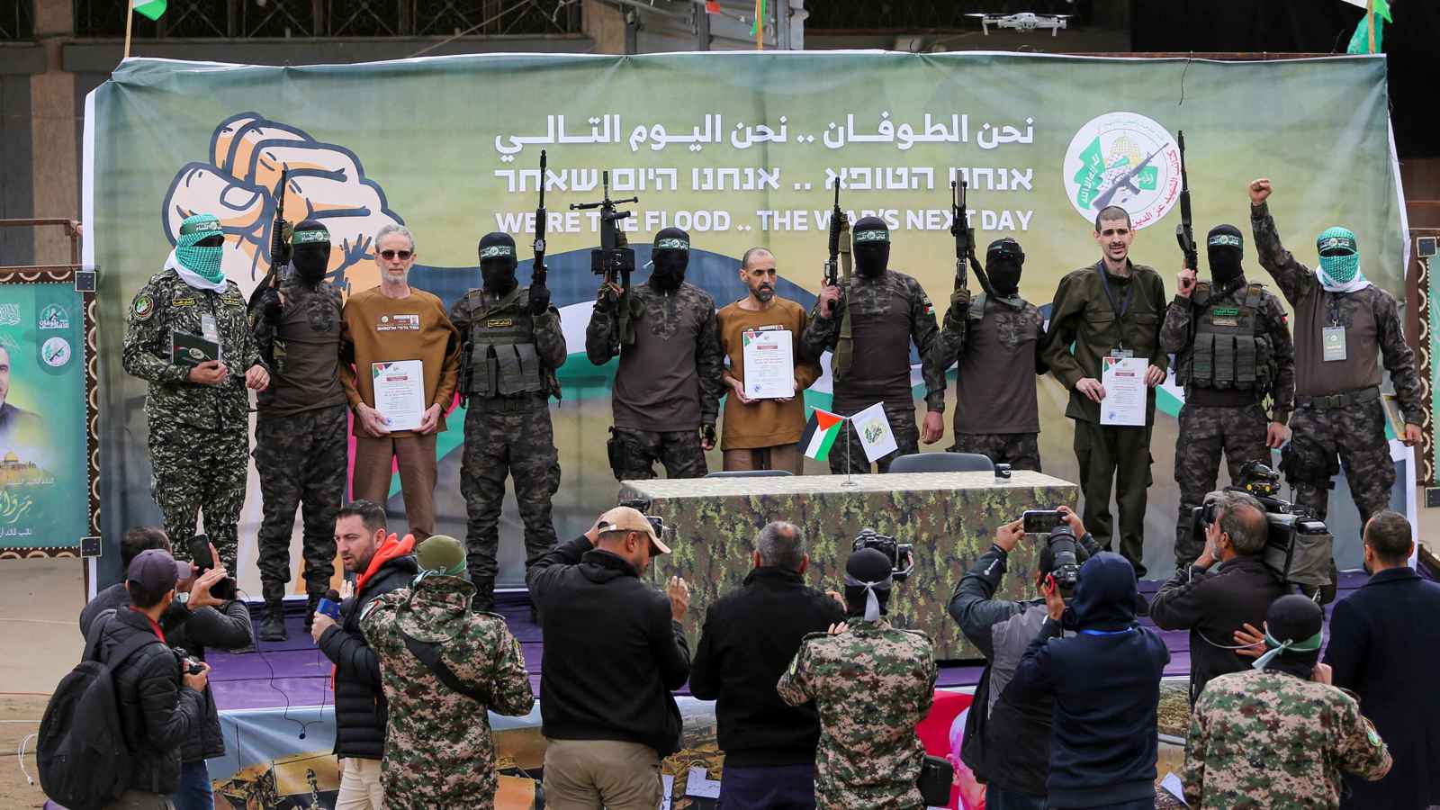 دير البلح.. ماذا طلب الرهائن الإسرائيليون الثلاثة بعد إطلاق سراحهم؟ (فيديو)