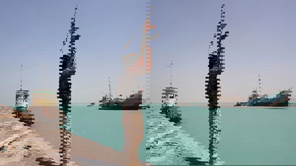 الجيش الأمريكي: ميليشيا الحوثي أطلقت صواريخ على سفينتين في البحر الأحمر