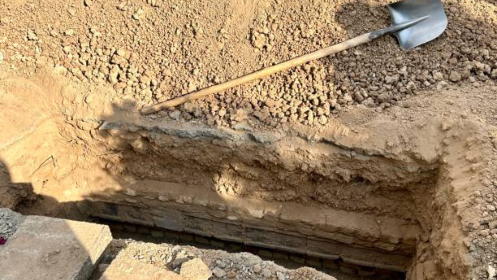 بعد 5 سنوات على وفاته.. مغربي يطالب بتشريح جثة والده