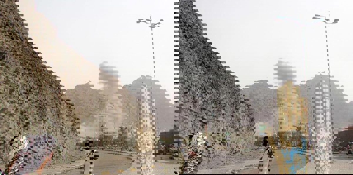 التحالف العربي يشنّ غارات عنيفة على مواقع للحوثيين في الحديدة