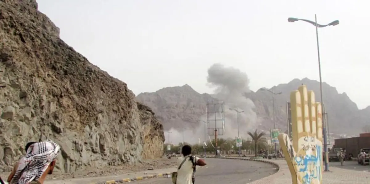 التحالف العربي يشنّ غارات عنيفة على مواقع للحوثيين في الحديدة