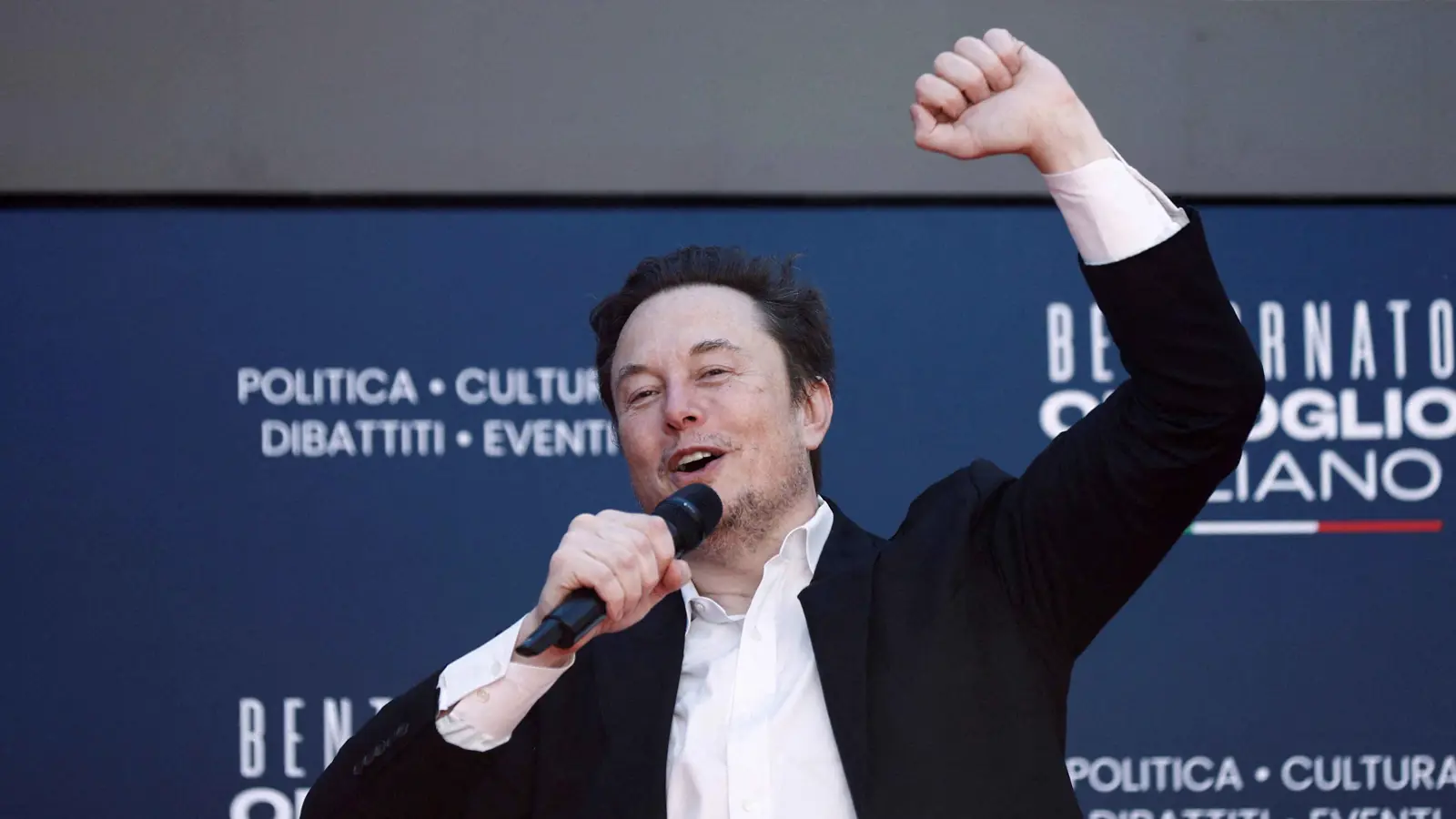 يقوده ماسك.. أوروبا تواجه "عصرا جديدا" من التدخل الأمريكي