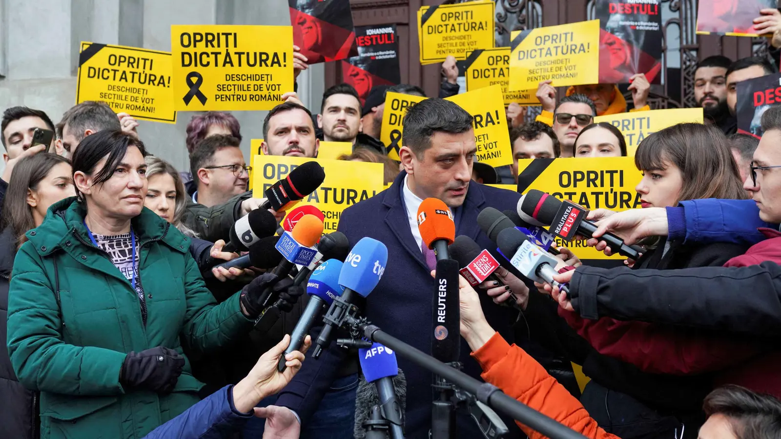 قبيل الانتخابات الرئاسية.. صعود قوى سياسية رومانية تدعم روسيا