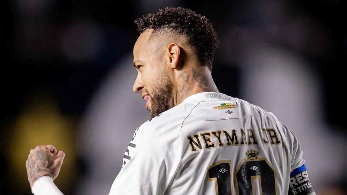 هل أنا مدلل؟!.. نيمار يدخل في جدال حاد مع جمهور سانتوس (فيديو)