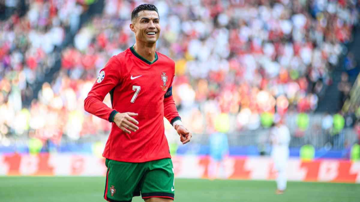 رونالدو في قبضة الأمن بسبب رفعه علم فلسطين.. ما حقيقة الفيديو؟