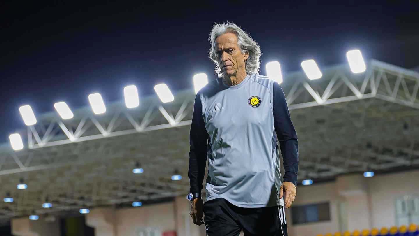 وعد رونالدو يحسم الجدل.. هل سيقود جيسوس المنتخب السعودي؟ 