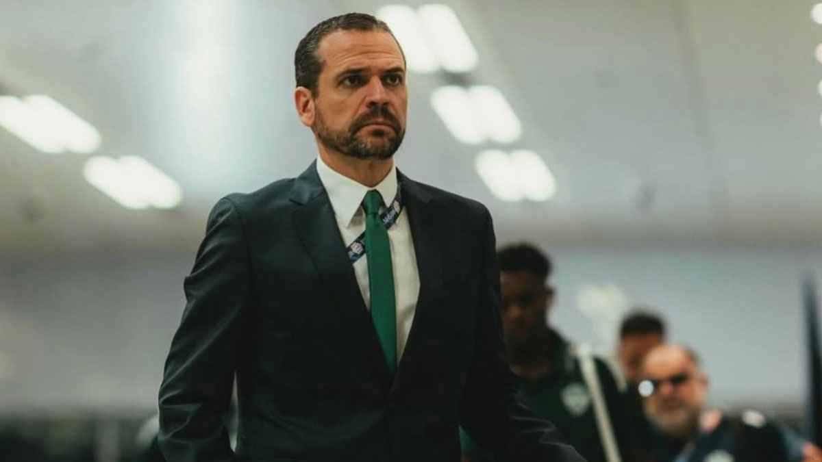 المدير الرياضي للأهلي السعودي يعتذر لكريستيانو رونالدو وجواو فيليكس