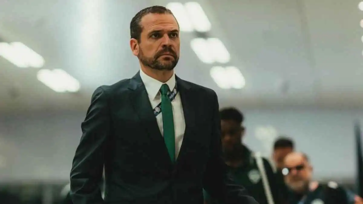 المدير الرياضي للأهلي السعودي يعتذر لكريستيانو رونالدو وجواو فيليكس