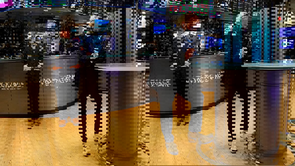 انخفاض حاد وشعور بالقلق.. الأزمة الأوكرانية تلقي بظلالها على بورصة وول ستريت