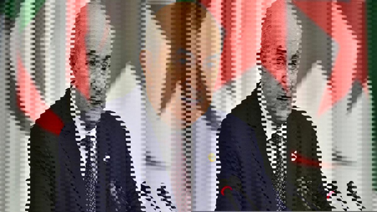 الرئيس الجزائري يوجه حكومته لضبط نشاط الصحف الإلكترونية