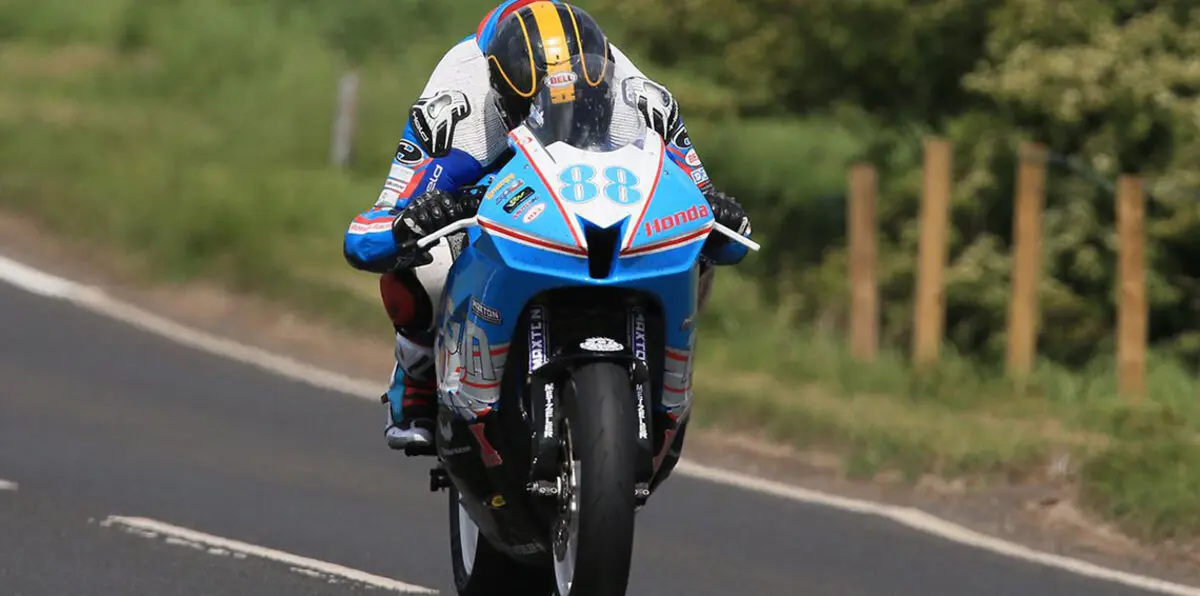 محترف دراجات نارية بريطاني يلقى حتفه إثر حادث في سباق ماكاو