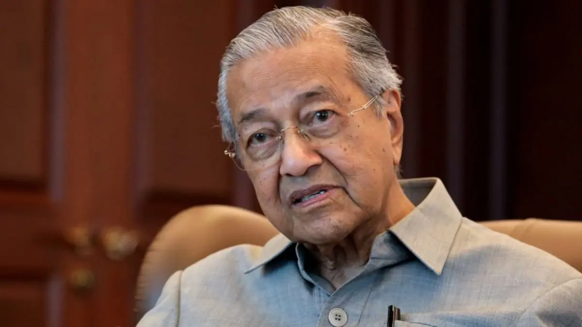 ماليزيا تحقق مع مهاتير محمد ونجليه بقضية فساد 