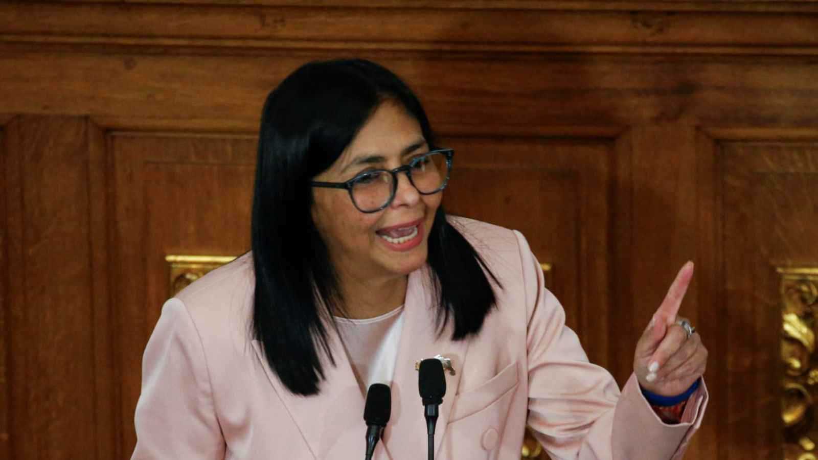 أول امرأة تقود فنزويلا.. ديلسي رودريغيز تبدأ رسمياً مهمتها التاريخية