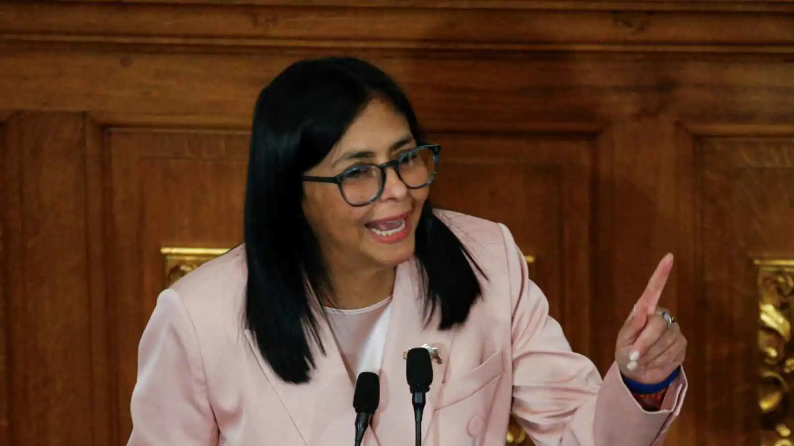 أول امرأة تقود فنزويلا.. ديلسي رودريغيز تبدأ رسمياً مهمتها التاريخية