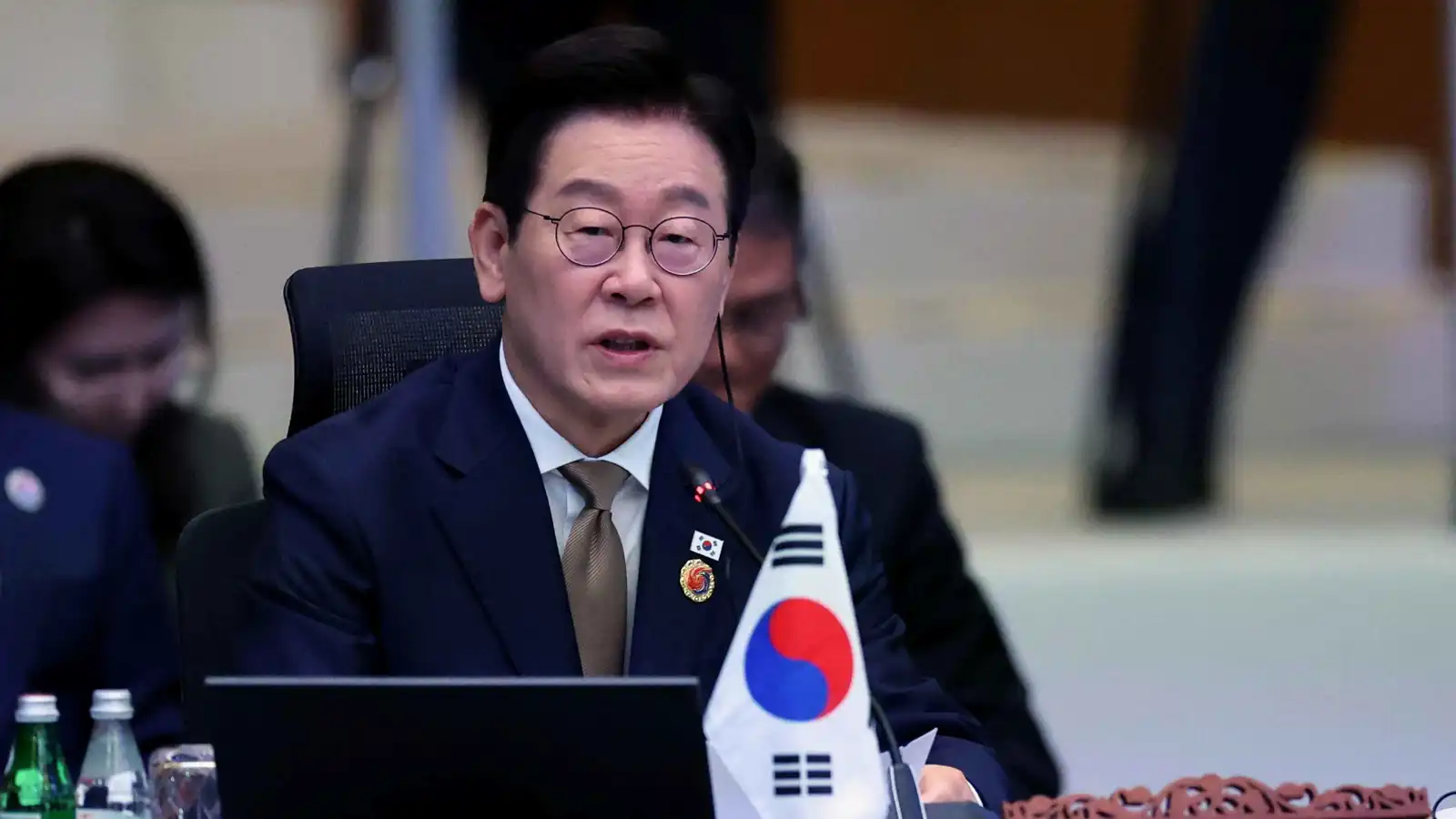 رئيس كوريا الجنوبية يتبنى "الحياد" في النزاع الصيني الياباني