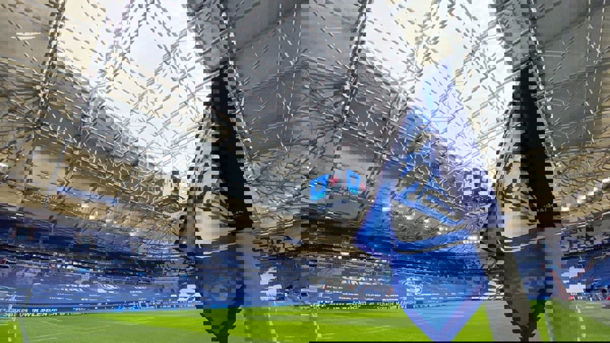 شالكة يزيل شعار "غازبروم" عن قمصان فريقه.. وسيباستيان فيتل لن يشارك في سباق روسيا للفورمولا 1