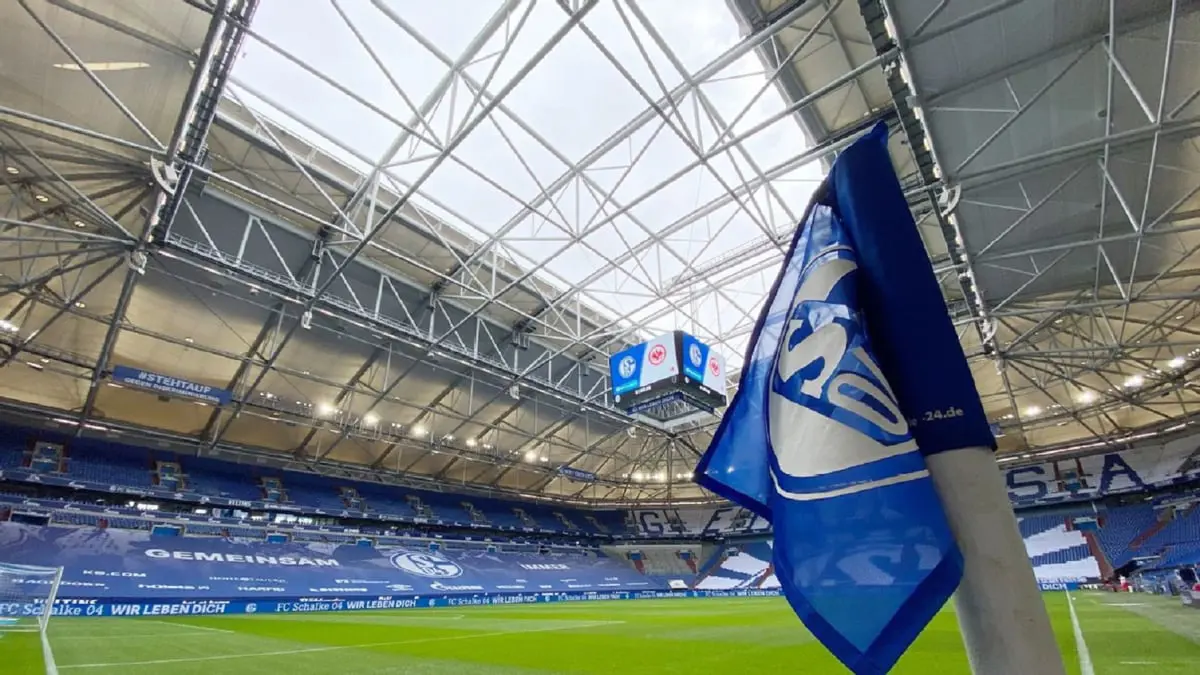 شالكة يزيل شعار "غازبروم" عن قمصان فريقه.. وسيباستيان فيتل لن يشارك في سباق روسيا للفورمولا 1