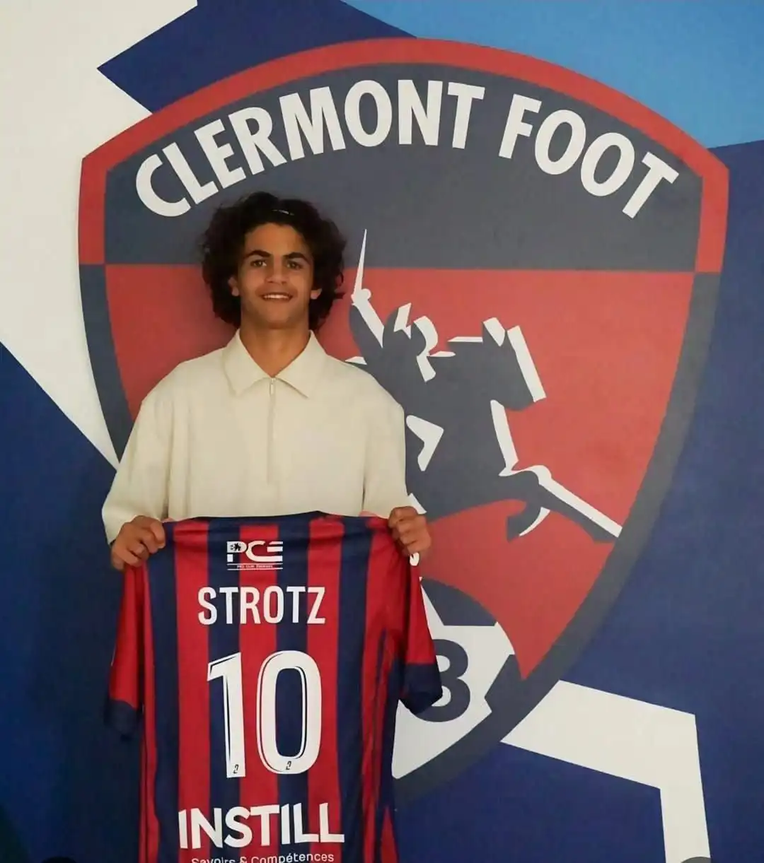 نوام ستروتز لاعب كليرمونت الفرنسي