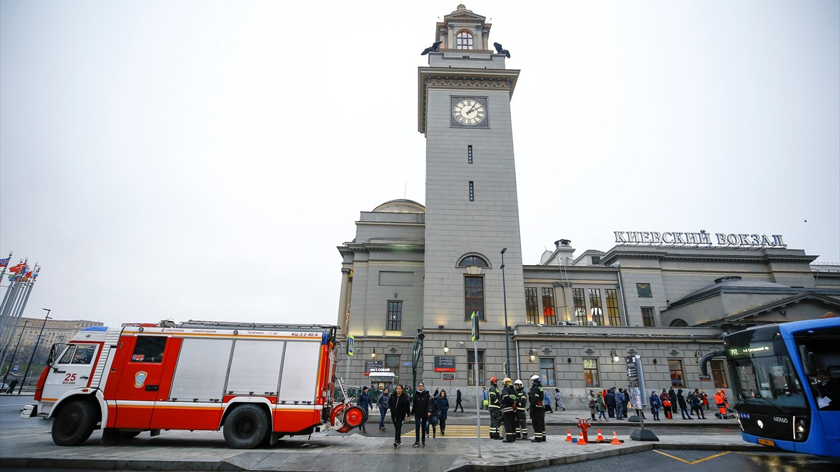 روسيا.. إخلاء مدارس ومحطات قطارات في موسكو بسبب "بلاغات قنابل" (صور)