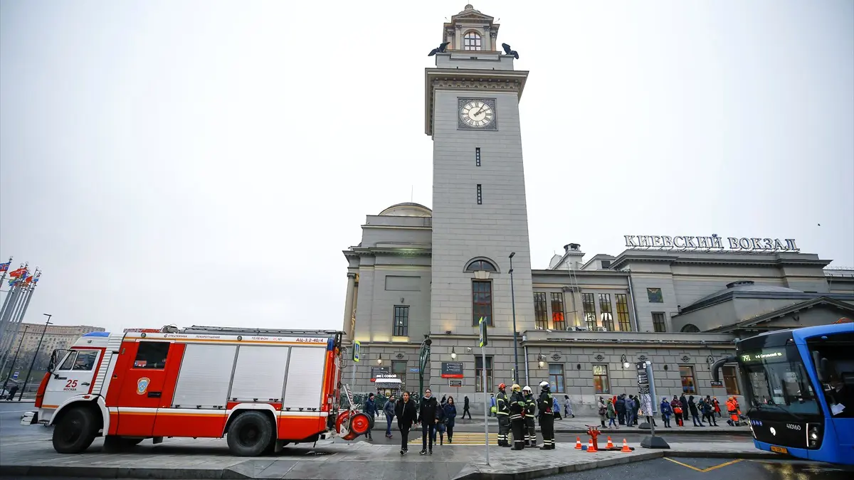 روسيا.. إخلاء مدارس ومحطات قطارات في موسكو بسبب "بلاغات قنابل" (صور)