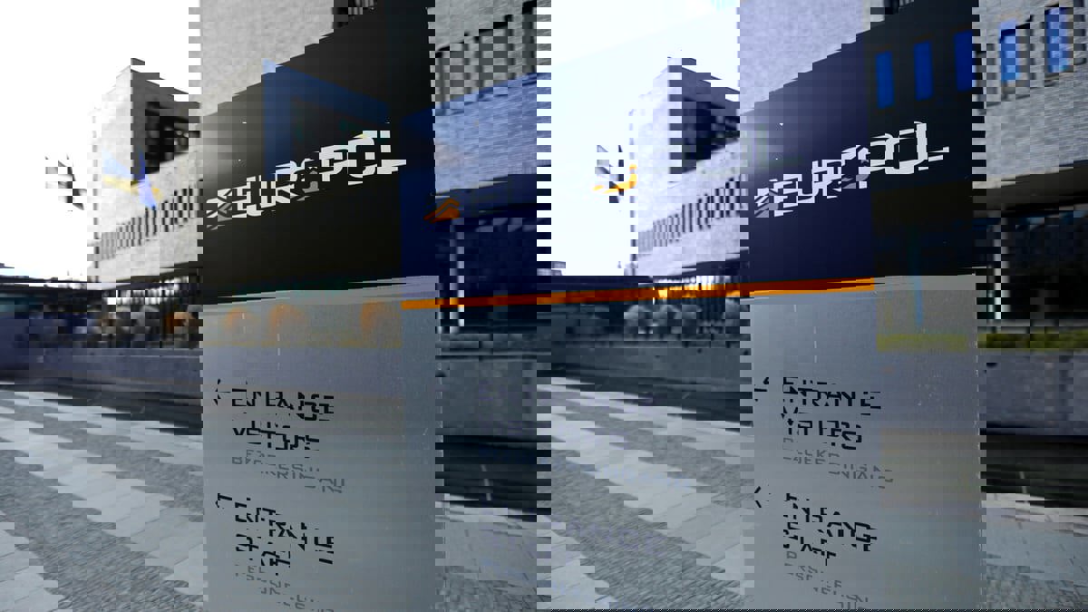 "يوروبول" تعلن تفكيك نظام تجسس واسع الاستخدام يستهدف الهواتف المحمولة