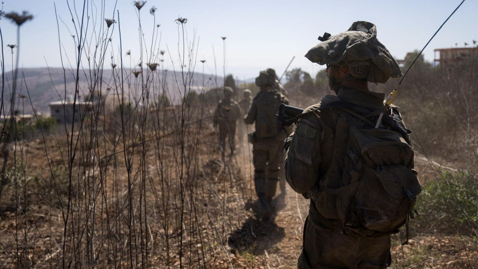 إسرائيل تؤجل انسحابها من جنوب لبنان