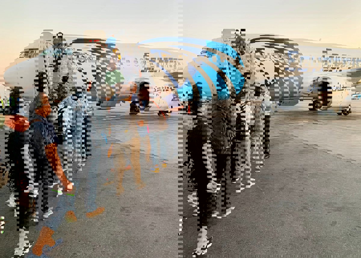 "مصر للطيران" تكشف حقيقة حجز تذاكرها بالدولار (فيديو)