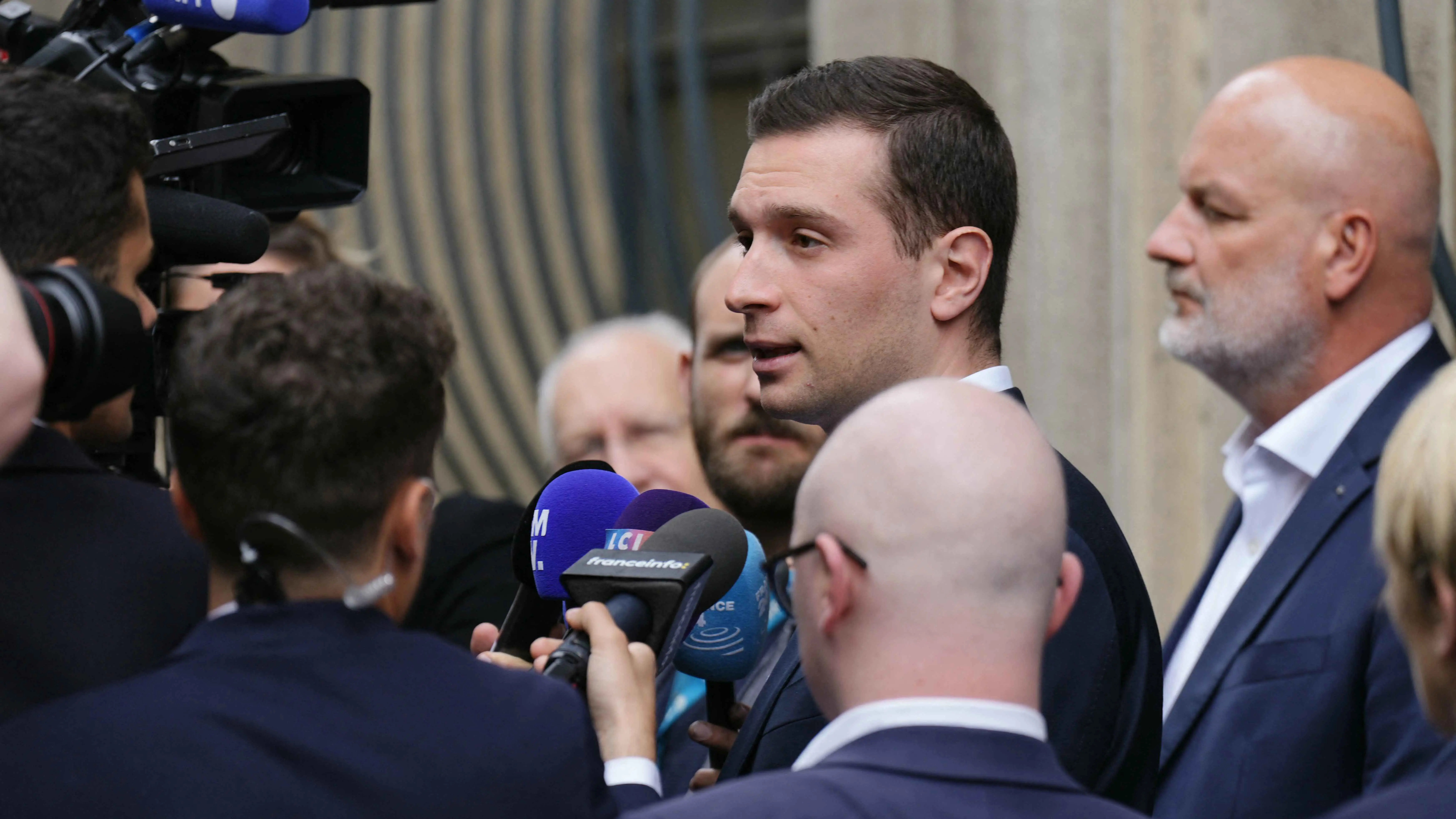 لوموند: انتكاسة اليمين المتطرف سببها "أخطاء" بارديلا