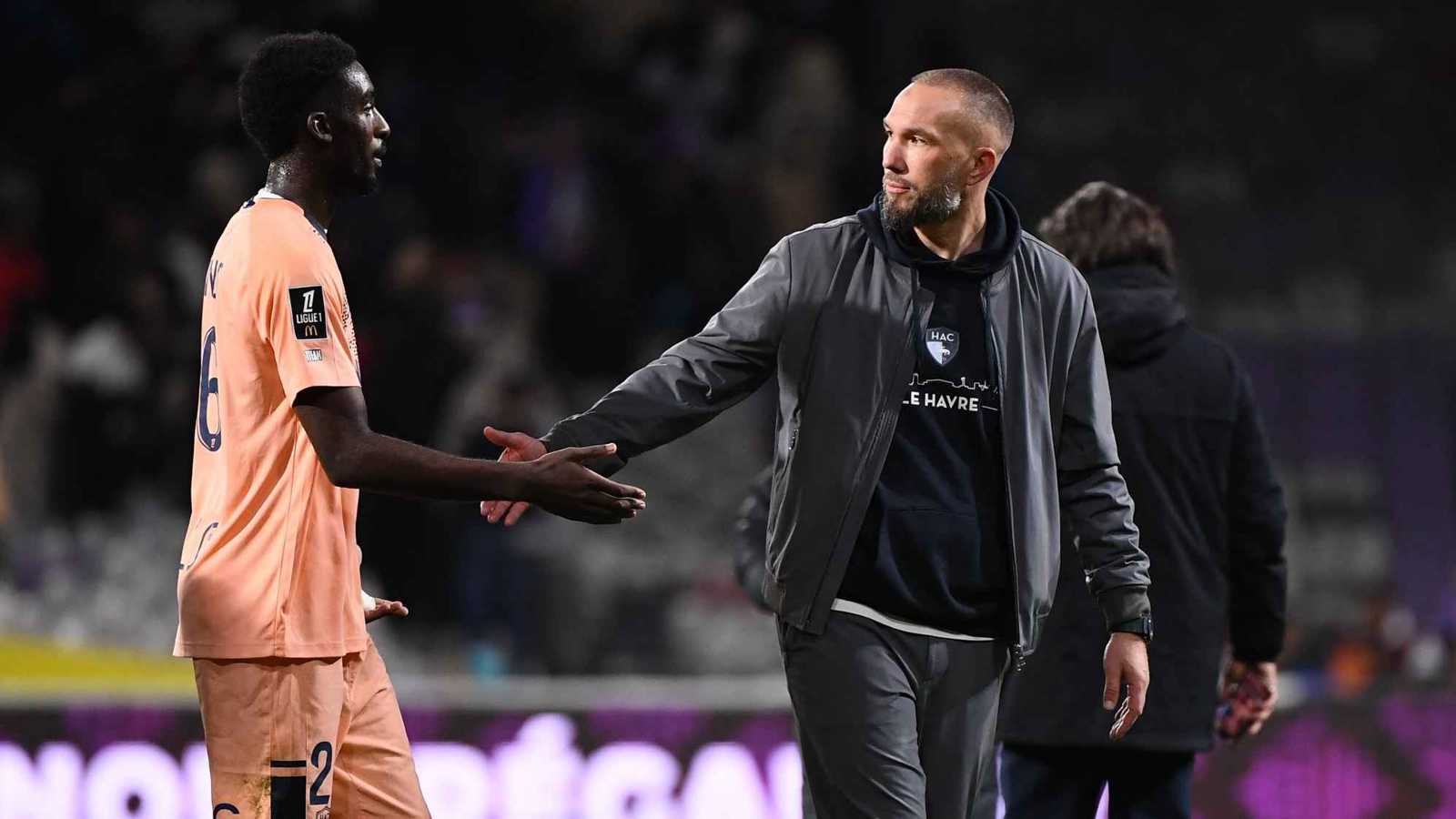 قضية عنصرية جديدة تهز أوساط الدوري الفرنسي بسبب لاعب كاميروني