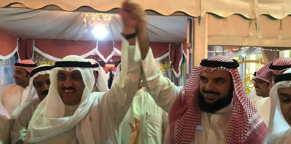 اجتماع مقتحمي مجلس الأمة الكويتي على مأدبة عشاء في تركيا (فيديو)