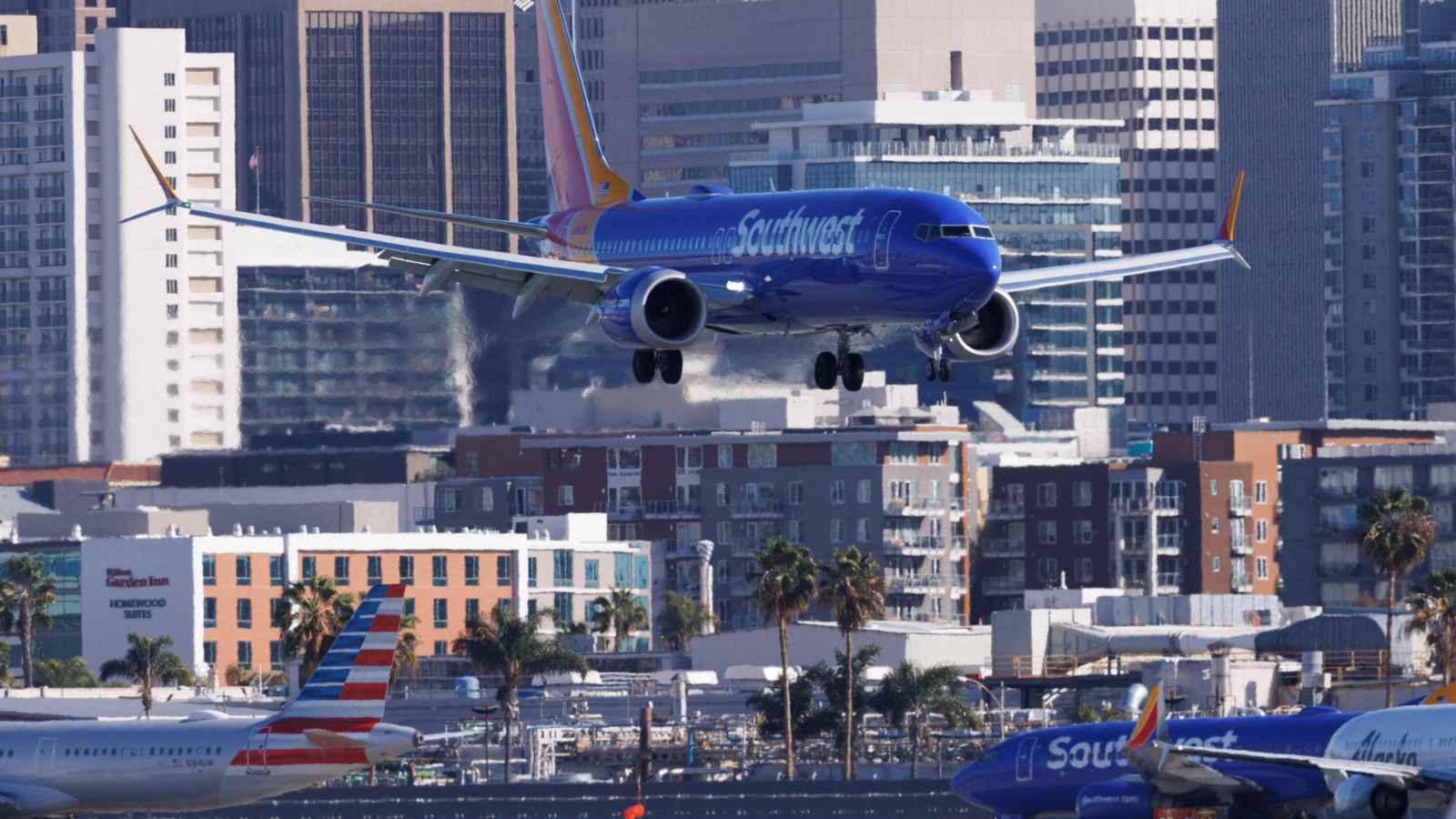 إصابة طائرة ركاب أمريكية برصاصة "مجهولة" قبل إقلاعها من دالاس