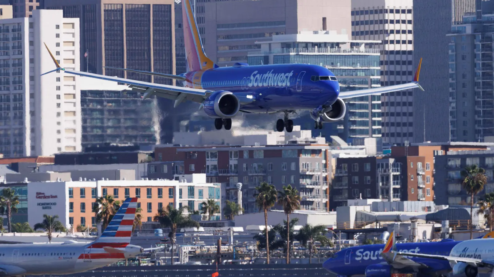 إصابة طائرة ركاب أمريكية برصاصة "مجهولة" قبل إقلاعها من دالاس