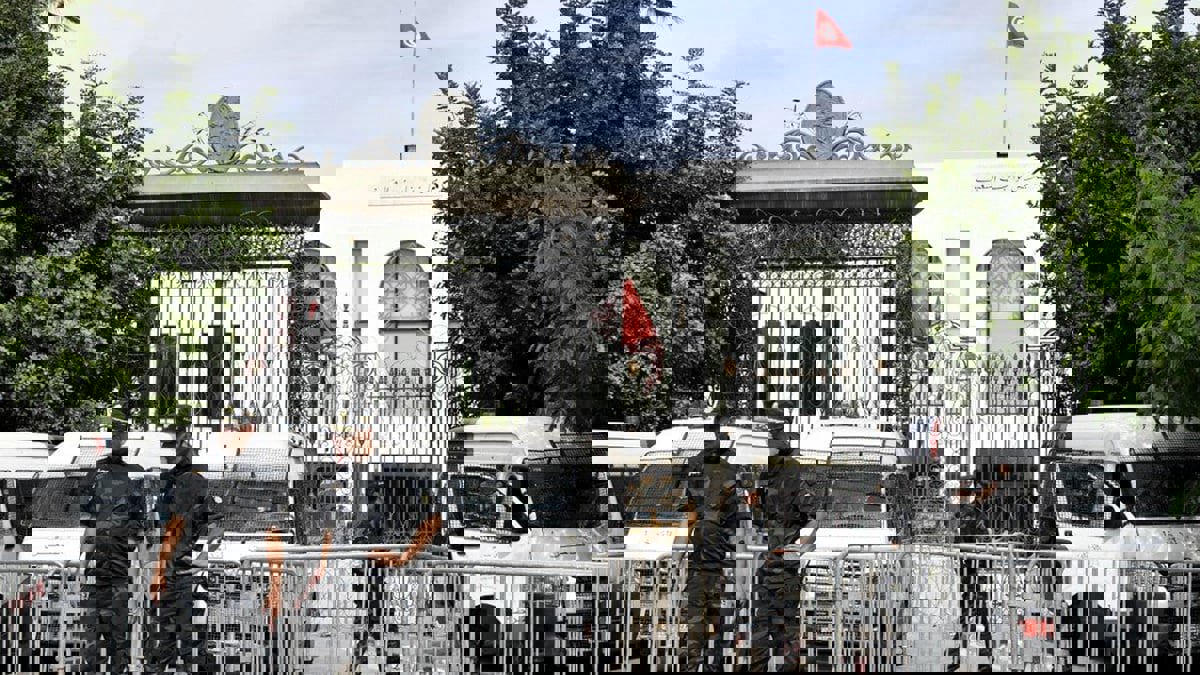 تونس.. روايات متضاربة حول انتحار "صابرين" برمي نفسها من جسر والقضاء يحقق