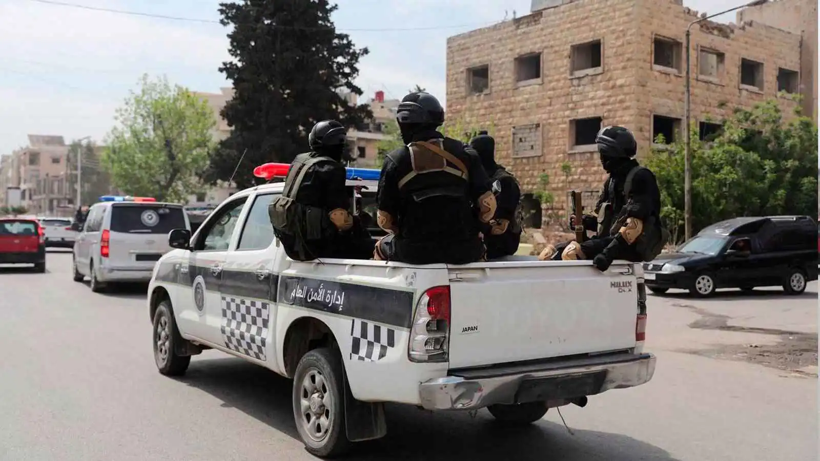 سوريا.. انفجار عبوة ناسفة بسيارة للشرطة في طرطوس (فيديو)