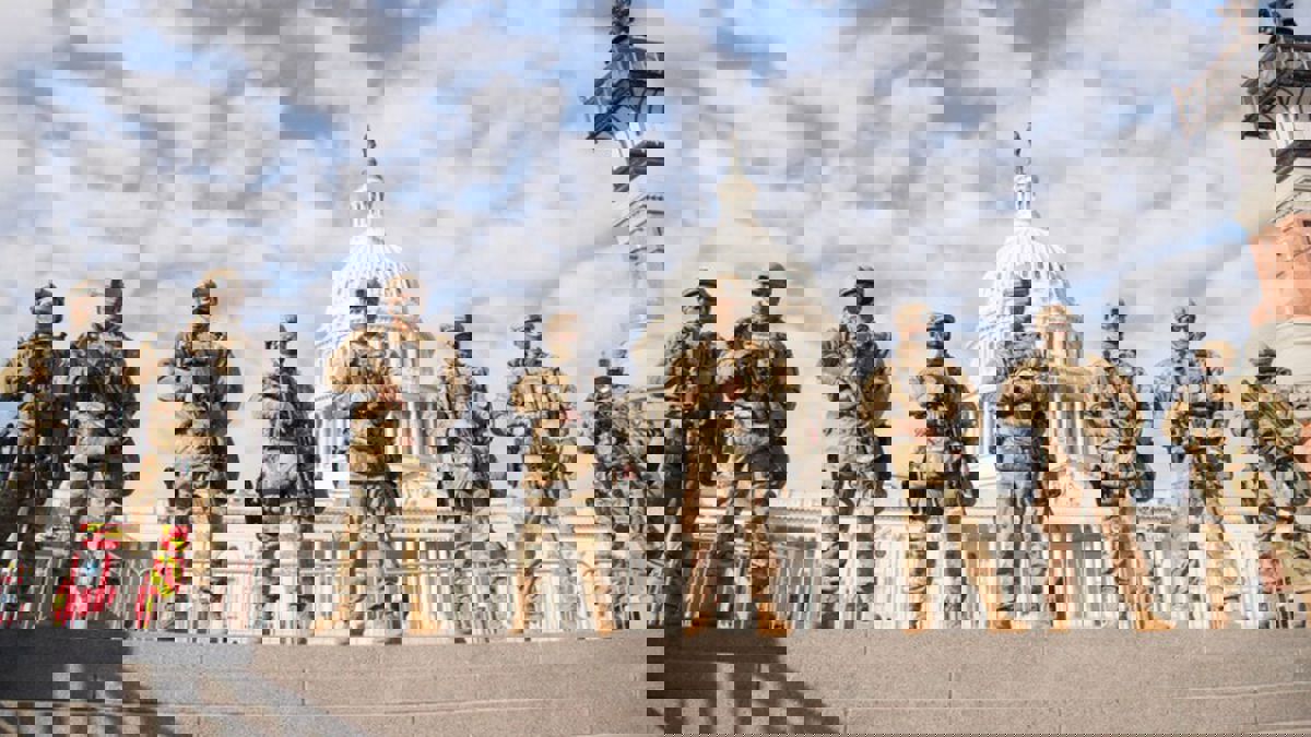 إغلاق جسور ومحطات مترو.. واشنطن تتحول إلى "ثكنة عسكرية" لحماية تنصيب بايدن (فيديو وصور)