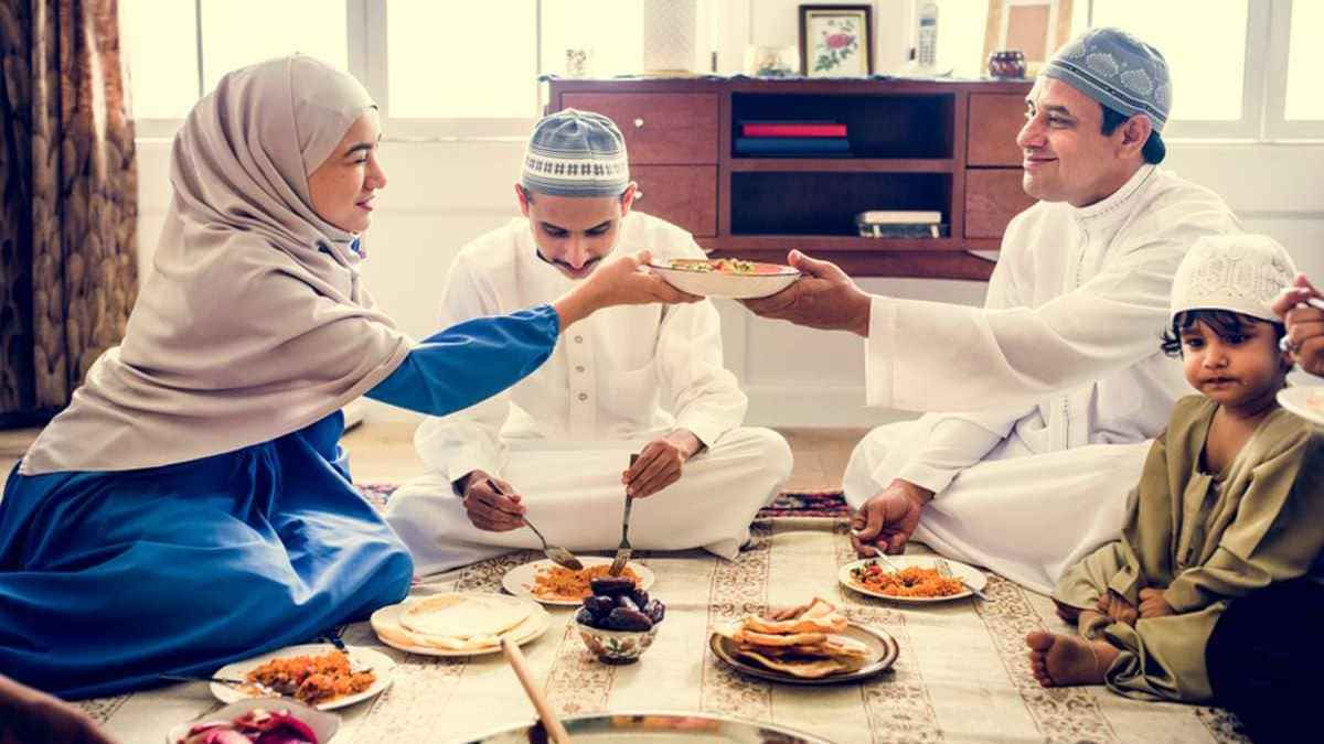 من الانتفاخ إلى الحموضة.. كيف تتعامل مع مشاكل الجهاز الهضمي في رمضان؟