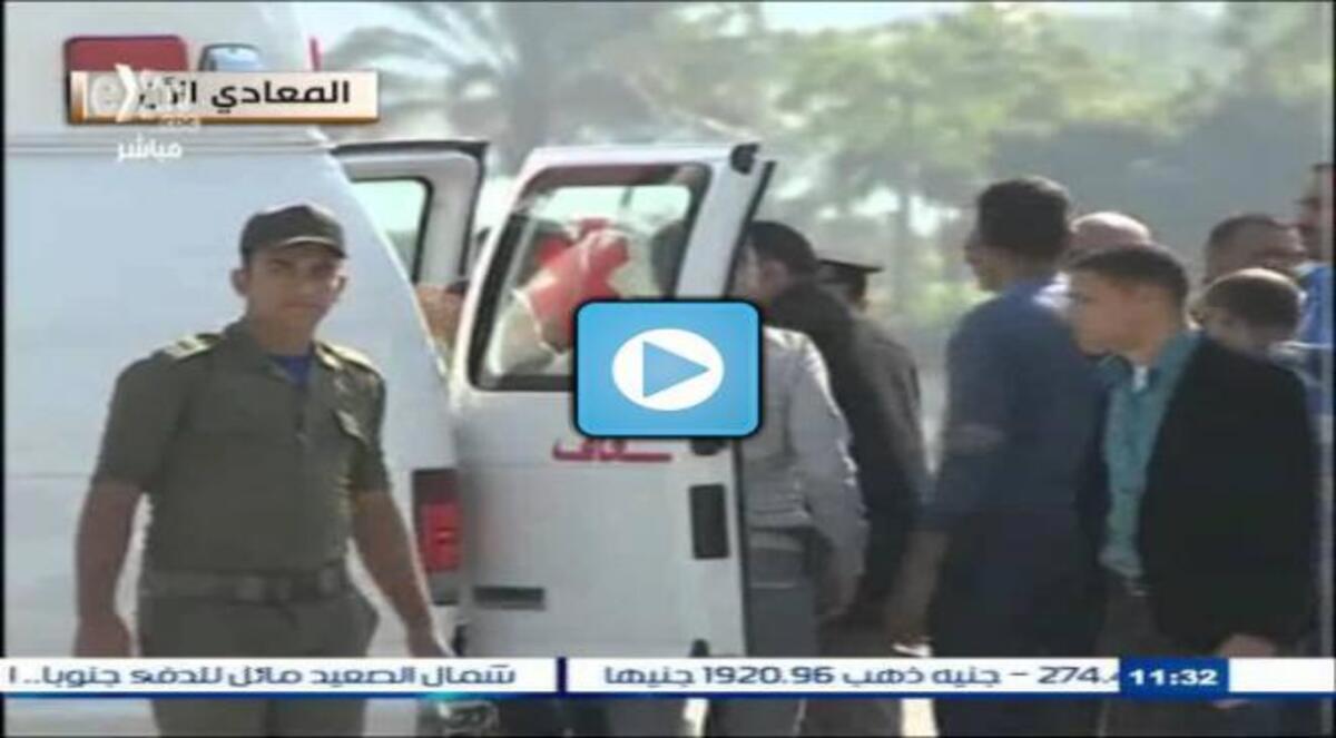 فيديو.. مبارك يصل مستشفى المعادي وسط حشد من أنصاره