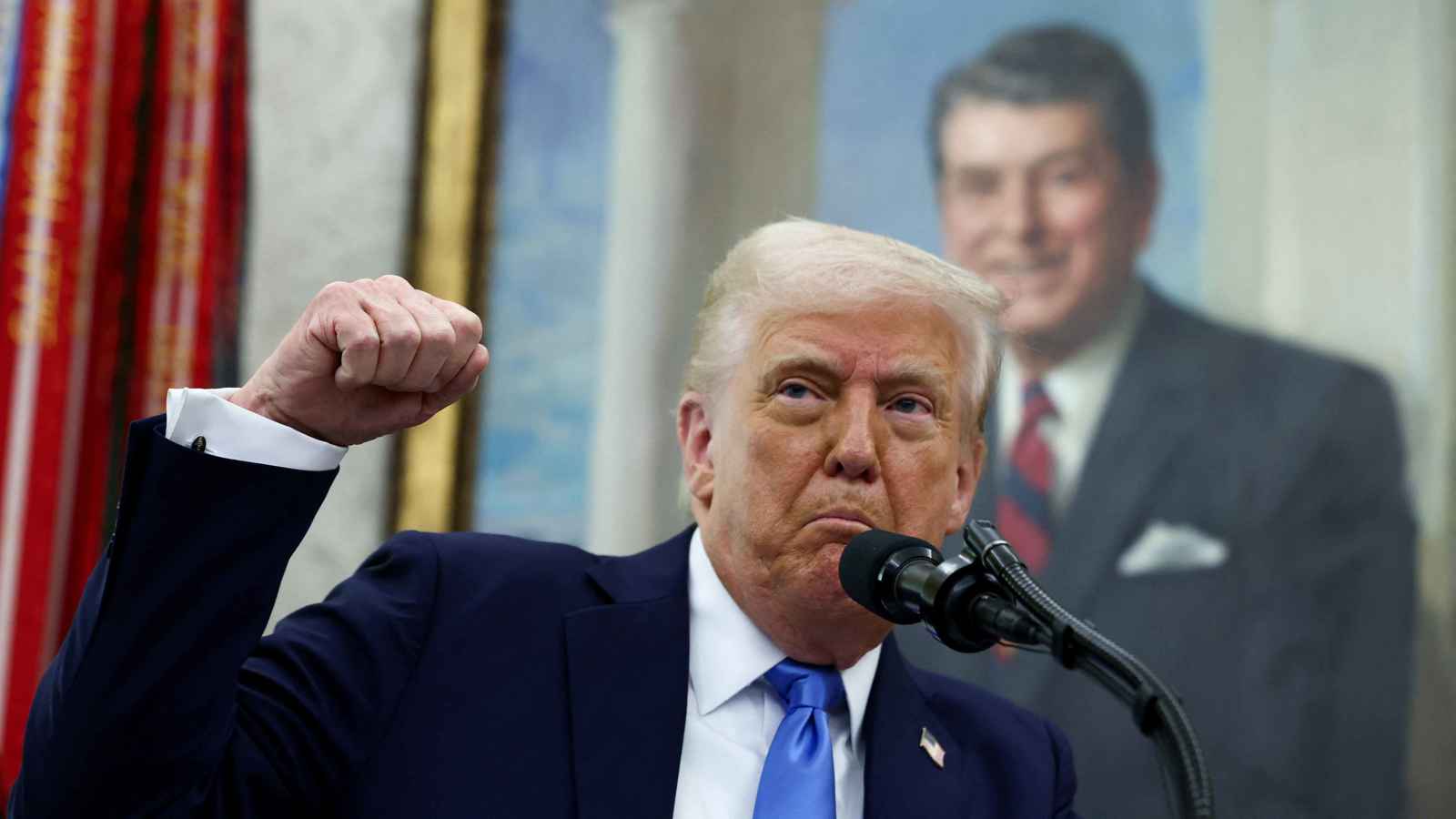 "الغارديان": ترامب يصور "سيغنال" كهفوة إعلامية وليس خرقاً أمنياً