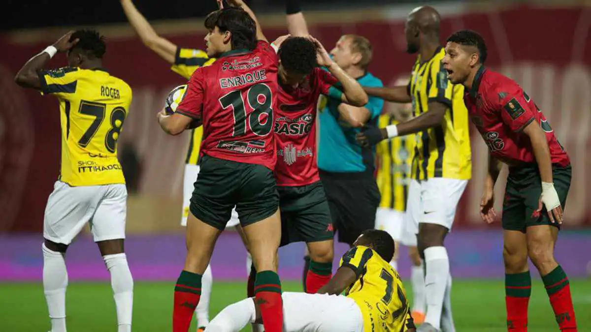 الصدمات تتوالى.. نهاية موسم نجم الاتحاد السعودي بعد إصابته بالرباط الصليبي