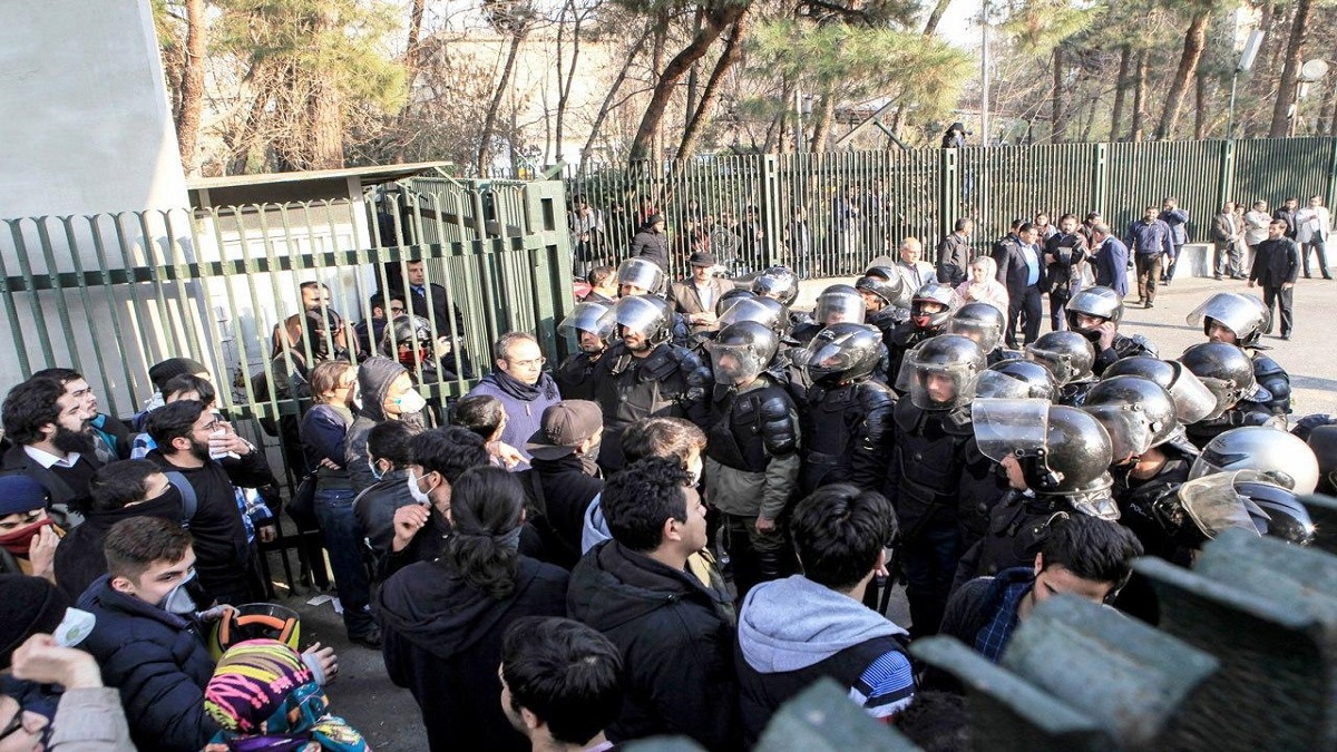 احتجاجات ضخمة ضد خامنئي في طهران (فيديو)‎