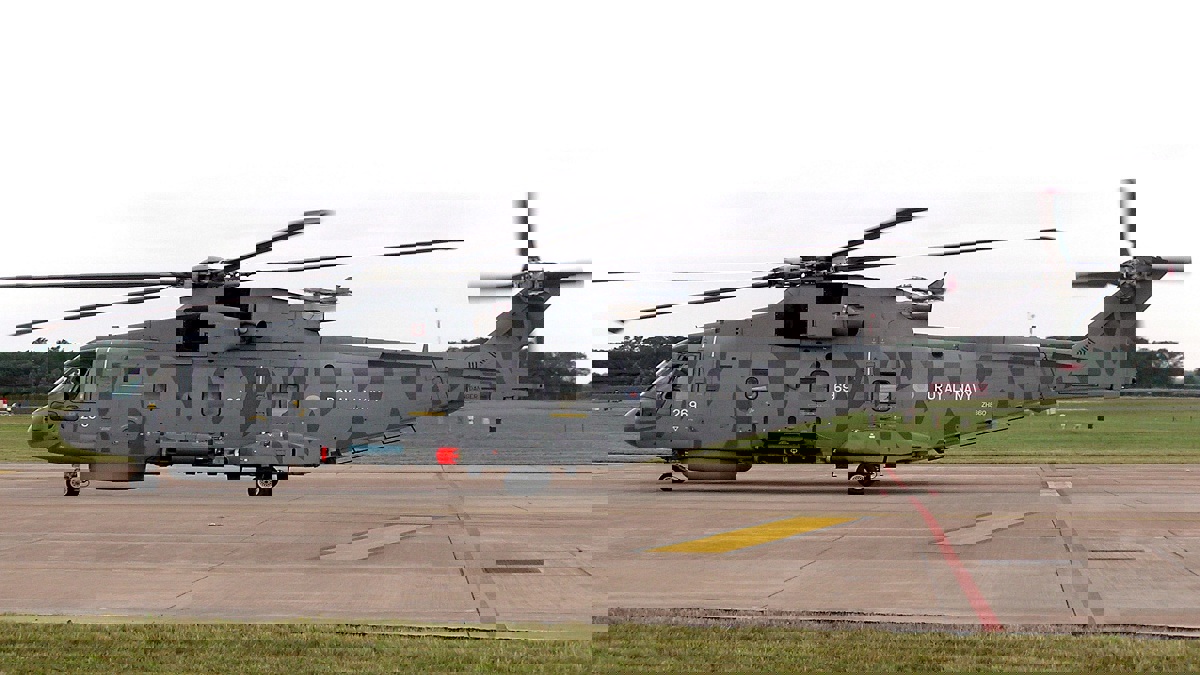 اختفاء مروحية تقل 12 عسكريًا جنوب شرقي إندونيسيا