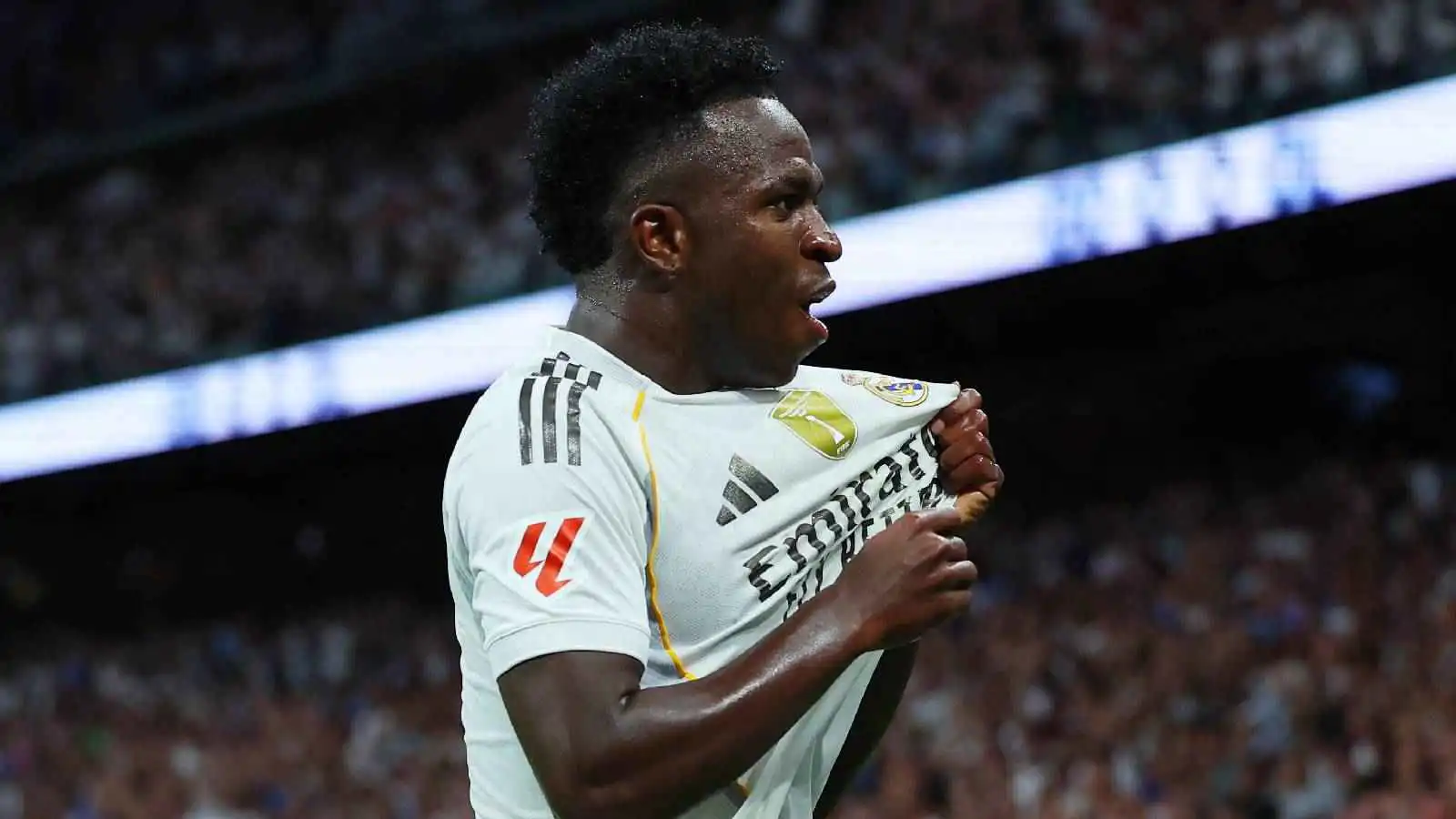 بعد مبابي.. فينيسيوس يتلقى "ضربة" من زميله البرازيلي في ريال مدريد